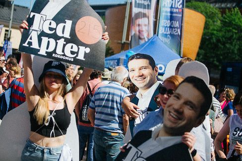 Ted Apterin kampanjapäällikkö Julia Liljegren kampanjoi vuoden 2024 eurovaaleissa